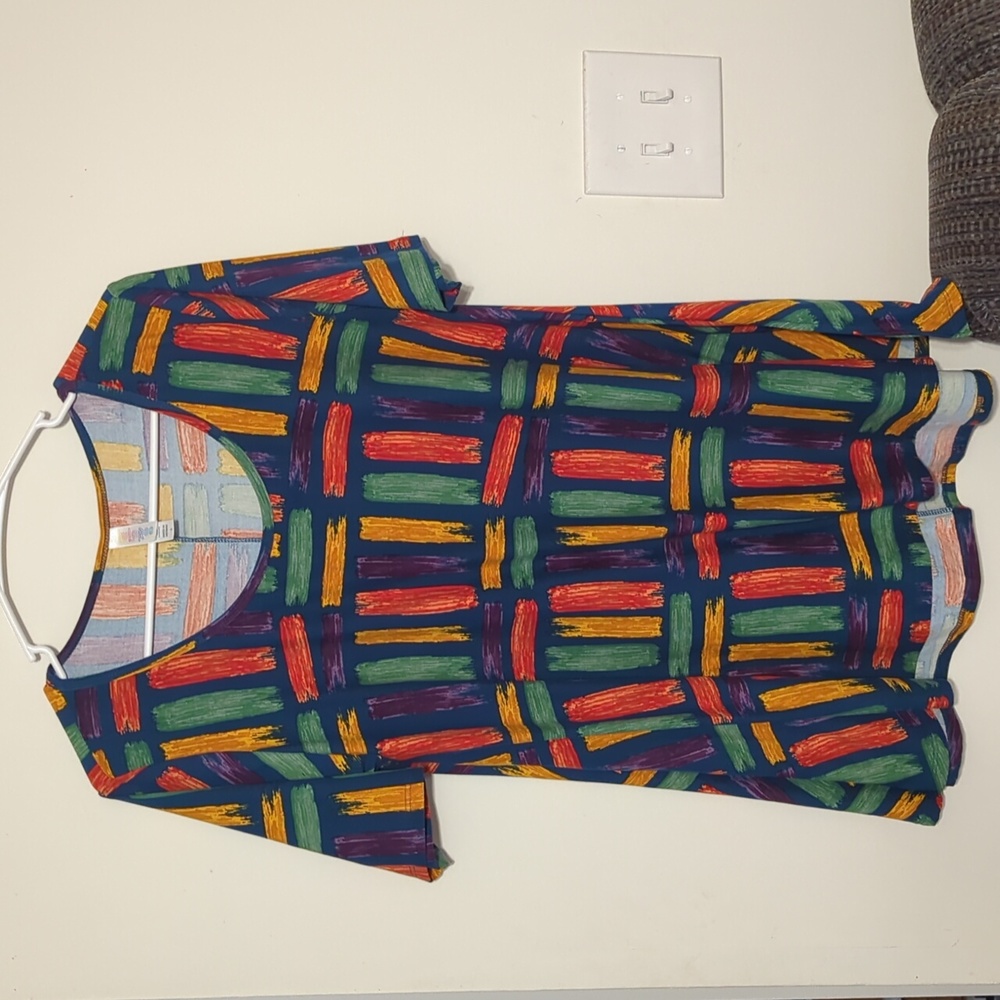 LulaRoe woman's tunic tshirt size small